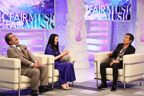 フジテレビ「MUSIC FAIR」に出演する矢沢永吉（右）。(Ｃ)フジテレビ
