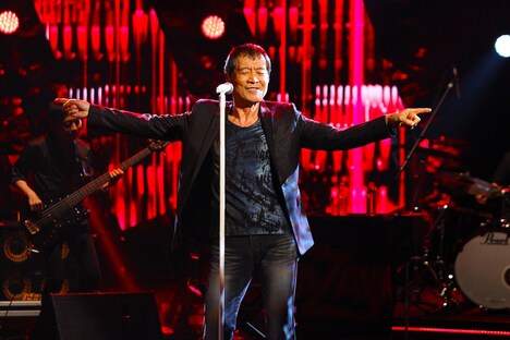 フジテレビ「MUSIC FAIR」で「サイコーなRock You!」を披露する矢沢永吉。(Ｃ)フジテレビ