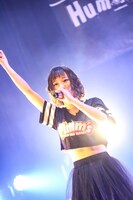 小林智絵。8月20日に東京・TSUTAYA O-WESTで開催された「Pimm's Presents, Human Xrossing Summer special」の様子。
