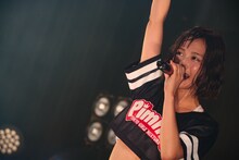 小林智絵。8月20日に東京・TSUTAYA O-WESTで開催された「Pimm's Presents, Human Xrossing Summer special」の様子。