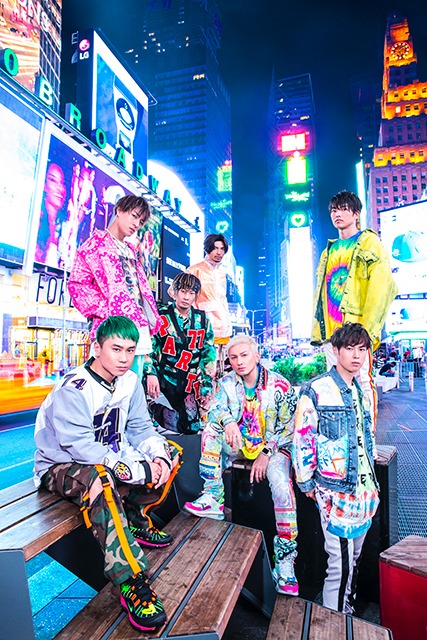 DA PUMP。前列の右端がYORI。