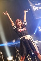 栗田麻理。8月20日に東京・TSUTAYA O-WESTで開催された「Pimm's Presents, Human Xrossing Summer special」の様子。