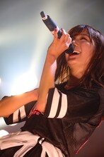 栗田麻理。8月20日に東京・TSUTAYA O-WESTで開催された「Pimm's Presents, Human Xrossing Summer special」の様子。