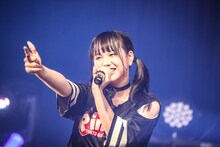 新谷真由。8月20日に東京・TSUTAYA O-WESTで開催された「Pimm's Presents, Human Xrossing Summer special」の様子。