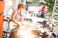 雫（Vo, G / ポルカドットスティングレイ）（Photo by AZUSA TAKADA）