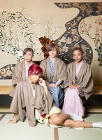 「『qb図鑑』重版記念 女王蜂展」サンプル画像