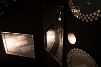 米津玄師「馬と鹿」ミュージックビデオ上映会「鏡の上映会」の様子。