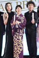 左から天海祐希、吉永小百合、ムロツヨシ。