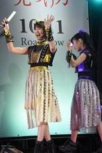 退場する玉井詩織と高城れに。