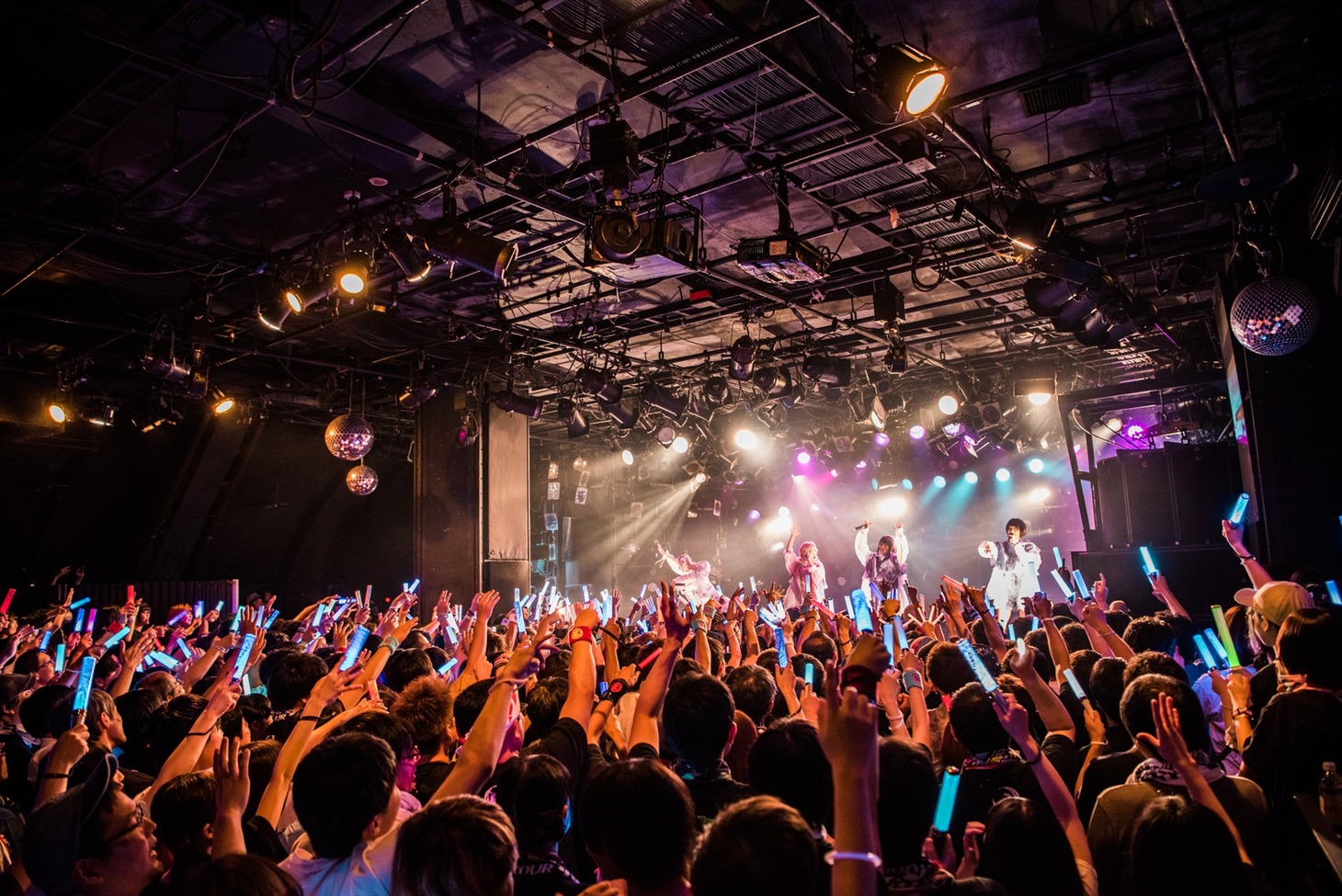 「SHAKER PEACEMAKER TOUR～サマーチャンポンふさえ～」東京・渋谷CLUB QUATTRO公演の様子。（撮影：曽我美芽）