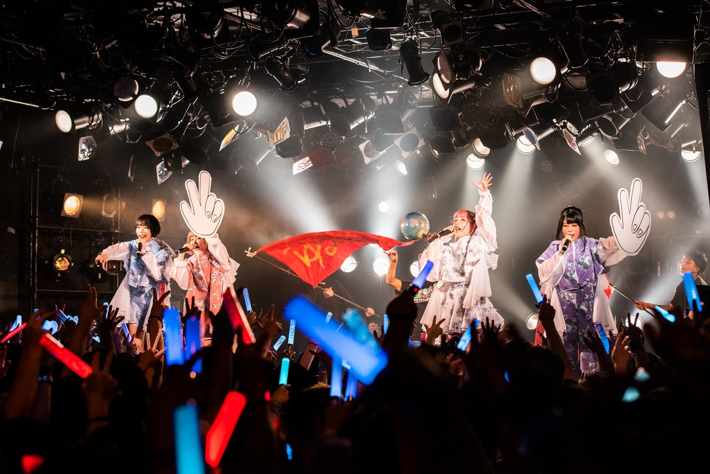 「SHAKER PEACEMAKER TOUR～サマーチャンポンふさえ～」東京・渋谷CLUB QUATTRO公演の様子。（撮影：曽我美芽）