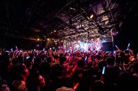 「SHAKER PEACEMAKER TOUR～サマーチャンポンふさえ～」東京・渋谷CLUB QUATTRO公演の様子。（撮影：曽我美芽）