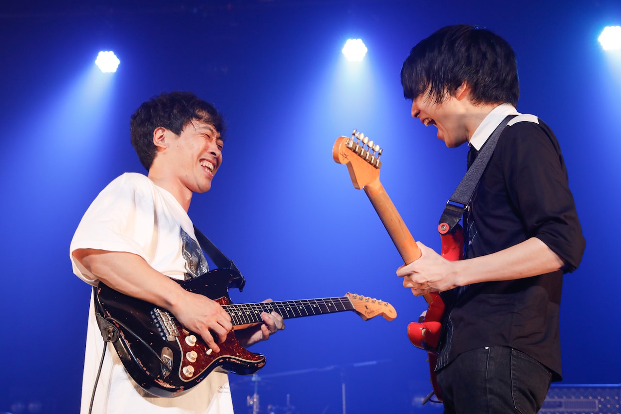 左から堂島孝平、斎藤宏介（UNISON SQUARE GARDEN）。（撮影