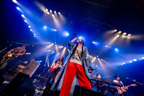 UNISON SQUARE GARDENと大胡田なつき、成田ハネダ、三澤勝洸（パスピエ）。（Photo by Viola Kam［V'z Twinkle］）