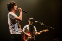 左から山中さわお（the pillows）、斎藤宏介（UNISON SQUARE GARDEN）。（Photo by Viola Kam［V'z Twinkle］）