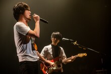 左から山中さわお（the pillows）、斎藤宏介（UNISON SQUARE GARDEN）。（Photo by Viola Kam［V'z Twinkle］）