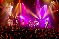 UNISON SQUARE GARDENと東京スカパラダイスオーケストラ。（Photo by Viola Kam［V'z Twinkle］）
