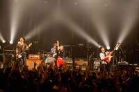 UNISON SQUARE GARDENとLiSA。（Photo by Viola Kam［V'z Twinkle］）