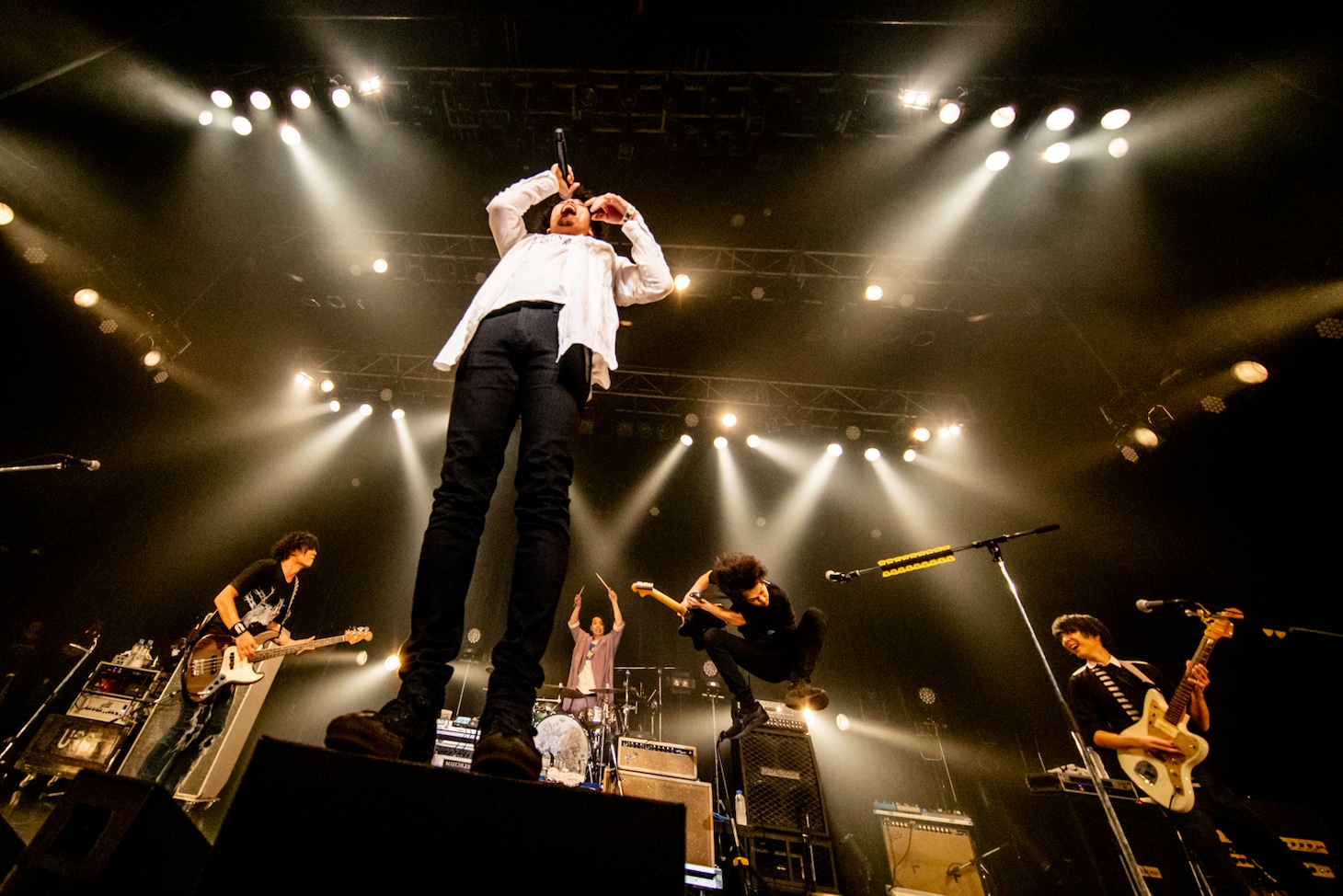 UNISON SQUARE GARDENと菅原卓郎、滝善充（9mm Parabellum Bullet）。（Photo by Viola Kam［V'z Twinkle］）