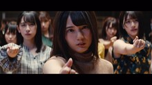 日向坂46「こんなに好きになっちゃっていいの？」ミュージックビデオのワンシーン。