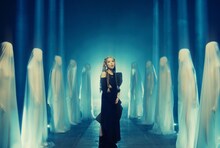 加藤ミリヤ「ほんとの僕を知って」ミュージックビデオのワンシーン。