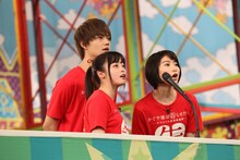 左から佐野勇斗（M!LK）、橋本環奈、池間夏海。(c)フジテレビ