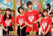 左から浅川梨奈、池間夏海、佐野勇斗（M!LK）、橋本環奈。(c)フジテレビ