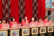 左から橋本環奈、池間夏海、ゆうたろう、堀田真由、浅川梨奈、佐野勇斗（M!LK）。(c)フジテレビ