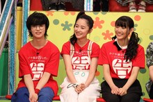 左からゆうたろう、堀田真由、浅川梨奈。(c)フジテレビ