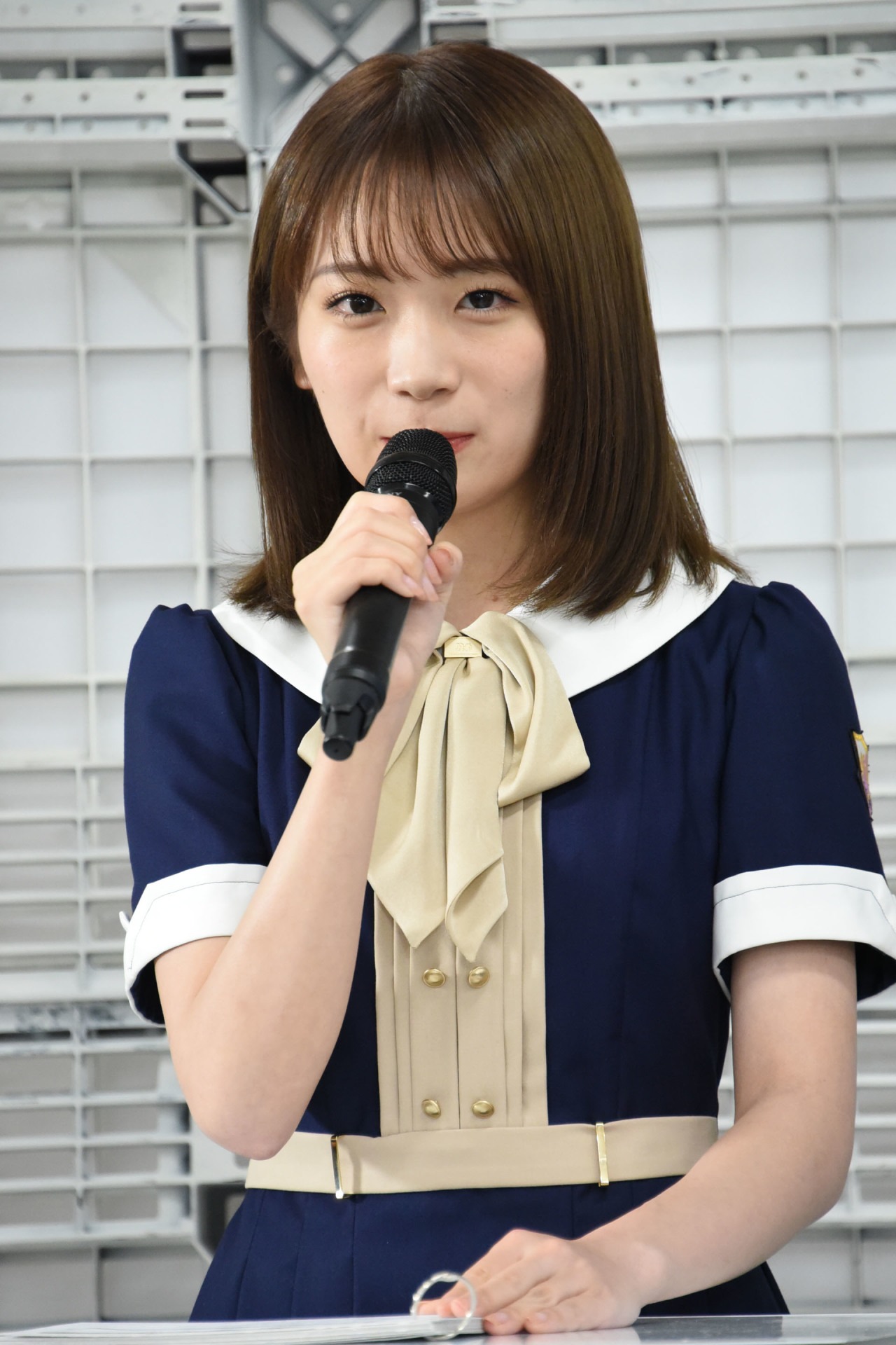司会進行を担当した新キャプテンの秋元真夏。