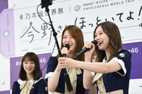 ハワイ旅を満喫する松村沙友理（中央）と白石麻衣（右）。