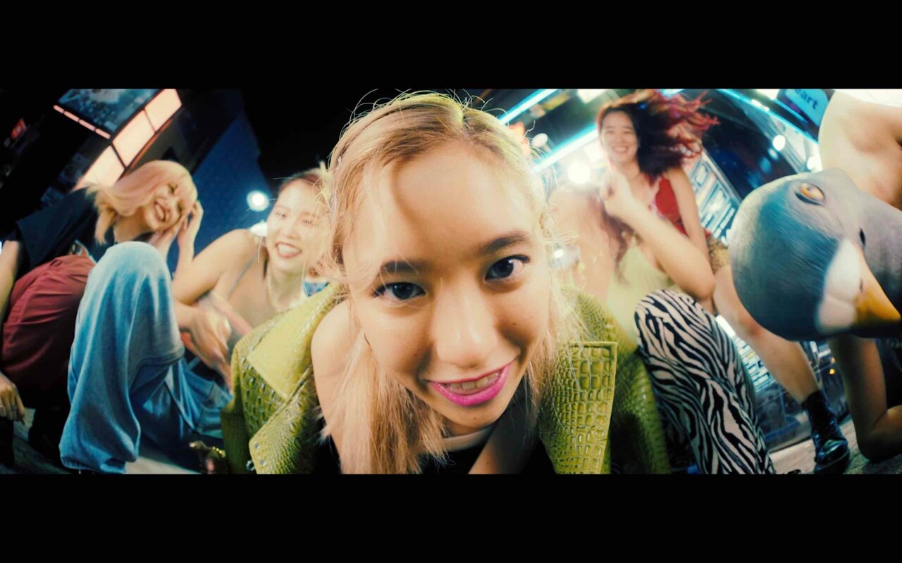 ZOMBIE-CHANGが渋谷のネオン街で鍋混ぜダンス、Spikey John監督の新曲MV公開