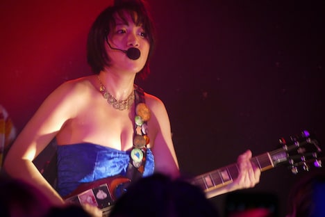 中尊寺まい（Vo, G）（Photo by NANO Media Inc. maru）