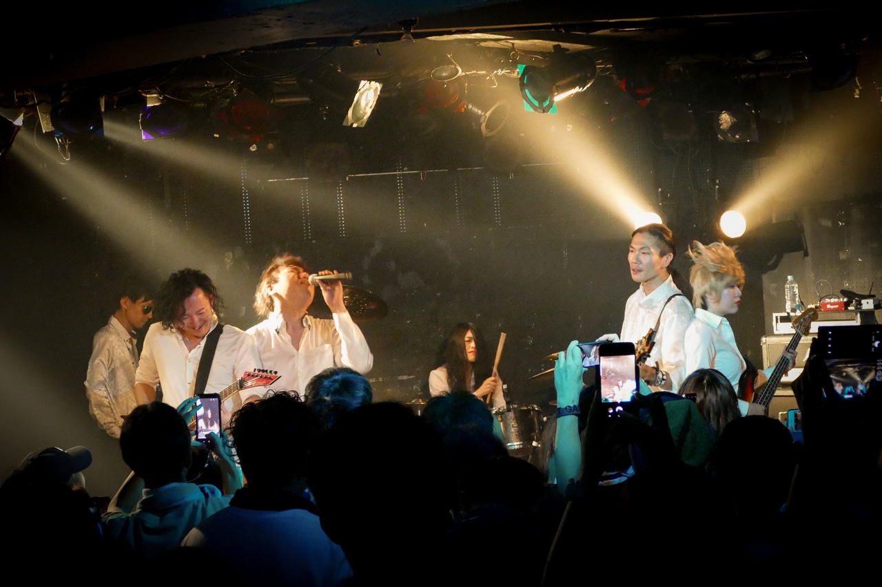 下の口唇のおギグの様子。（Photo by NANO Media Inc. maru）