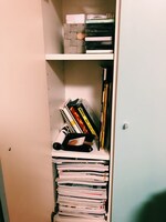 ポルノグラフィティ関連雑誌やグッズ。（写真提供：福田麻由子）