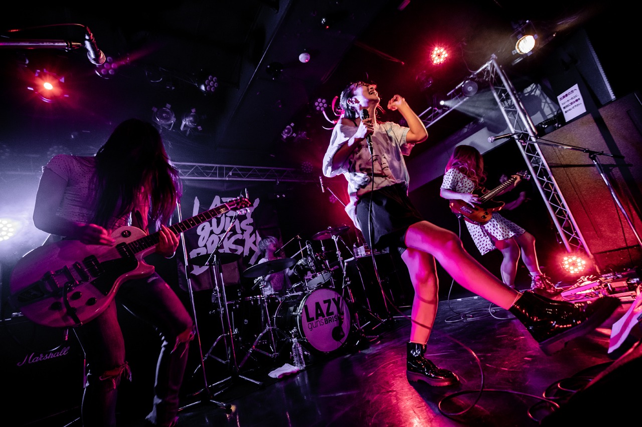 「LAZYgunsBRISKY Tour 2019『Riot Bulb』」東京・下北沢ReG公演の様子。（撮影：千太郎）