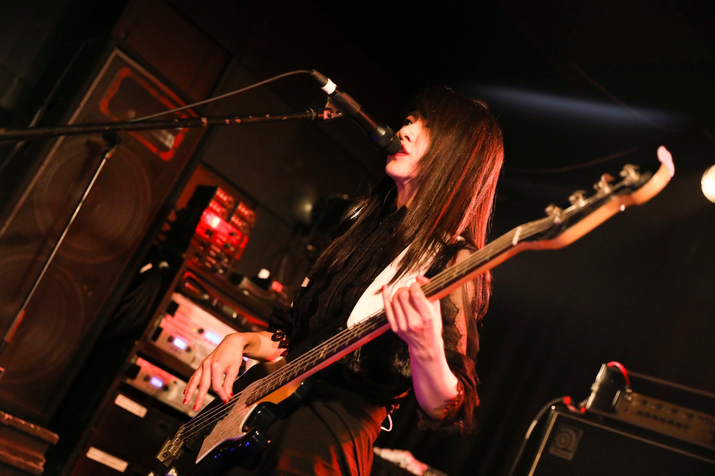 高原未奈（B, Cho）（撮影：冨田味我）