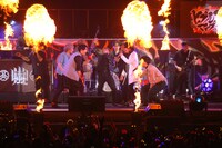 人気画像4位は「ヒプノシスマイク4thライブ2日目で熾烈なバトル展開、餓鬼レンジャーや山嵐とのコラボも」より、「ヒプノシスマイク-Division Rap Battle-4th LIVE@オオサカ《Welcome to our Hood》」9月8日公演の様子。（撮影：田浦ボン、キシノユイ、渡辺慎一）