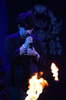 観音坂独歩を演じる伊東健人。（撮影：田浦ボン、キシノユイ、渡辺慎一）