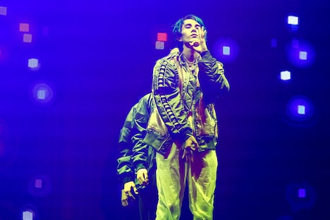 「New Game」を歌うジャン海渡。