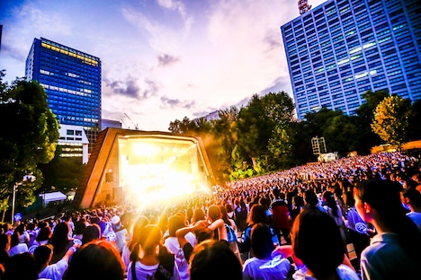 SUPER★DRAGONの野音ワンマンの様子。