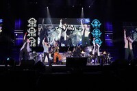 ヨコハマ・ディビジョンMAD TRIGGER CREWとシンジュク・ディビジョン麻天狼。（撮影：田浦ボン、キシノユイ、渡辺慎一）