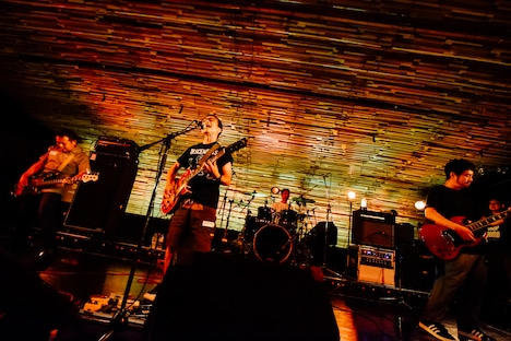 HUSKING BEE（撮影：タイコウクニヨシ）