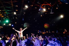 LAUGHIN' NOSEのライブの様子。（撮影：タイコウクニヨシ）