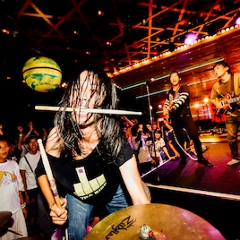 「夏の魔物」大阪編でワッツーシ、どつ、イースタン、ROLLY&オーケンら交互にライブ展開