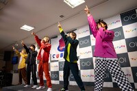 東京・渋谷マルイ 屋上イベントスペースで行われたミニライブの様子。