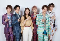 超特急と新木優子（左から3番目）。