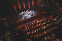 「石崎ひゅーい アコースティックTOUR『あの夏の日の魔法』」東京・浅草花劇場公演の様子。（撮影：鈴木友莉）