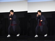 ガッツポーズをする星野源。