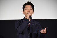 「それは配られるの？」と観客に尋ねる星野源。